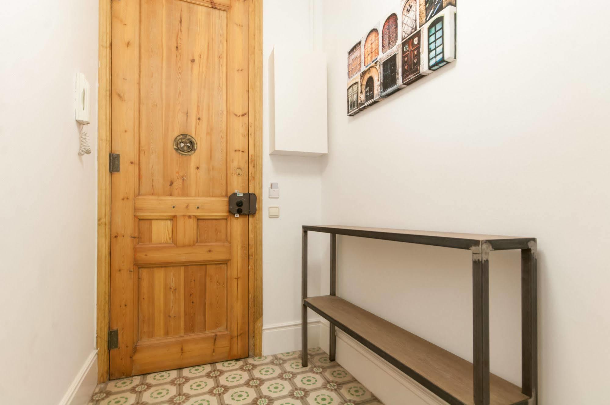 Trivao Sant Antoni Market Apartment Barcelona Luaran gambar